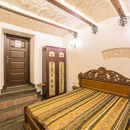 Apartments On Valova 16, On Market Square Лвив Екстериор снимка