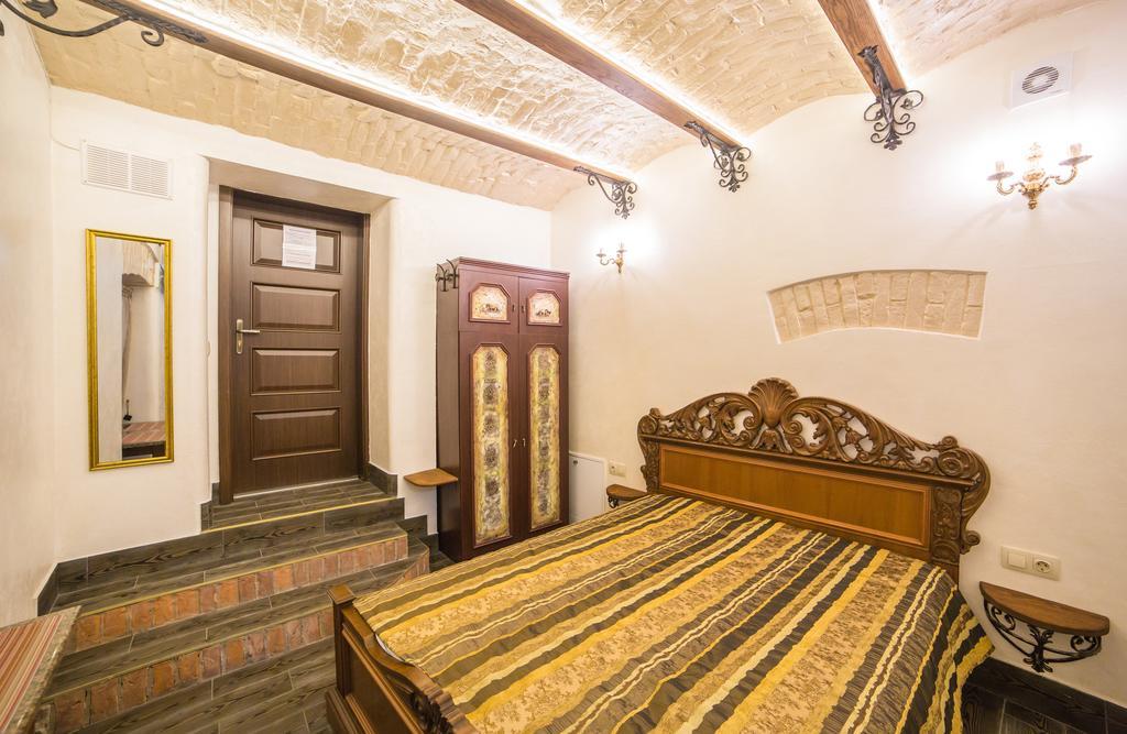 Apartments On Valova 16, On Market Square Лвив Екстериор снимка